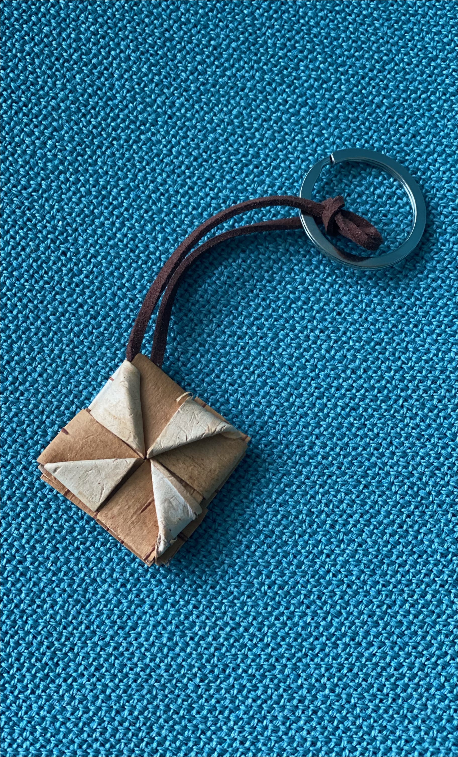 白樺の皮でつくるネーベルスロイド